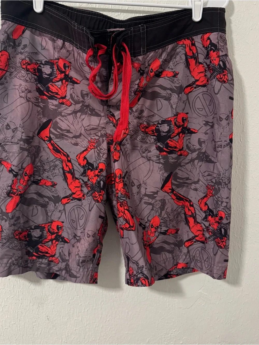 Marvel Deadpool Men Large Swim Trunks Mesh Liner Graphic Print All Over Gray/Red